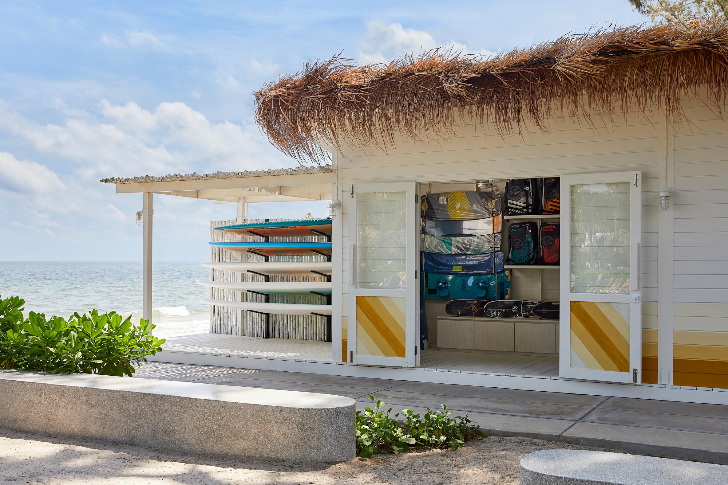 Отель The Standard, Хуа Хин Экстерьер фото The Lifeguard Hut at the beach
