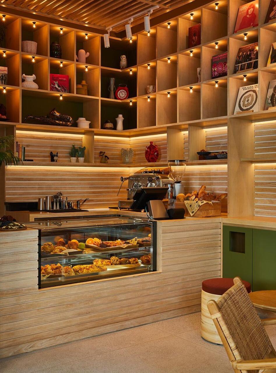 Отель The Standard, Хуа Хин Экстерьер фото A coffee shop in Athens, Greece